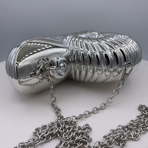 New, no tags, mirror finish silver colour hard clam shell, clutch, purse - Picture 2 of 15